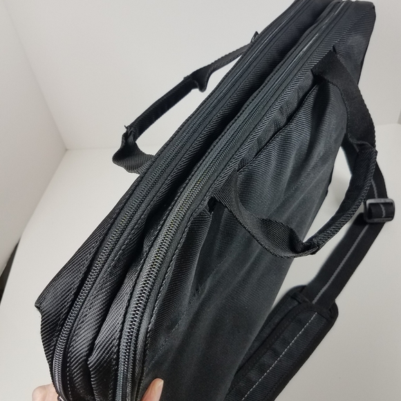 Solo Black Laptop Case Bag - Picture 10 of 13